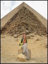 Yvonne bij de Gebogen Piramide van Dashur