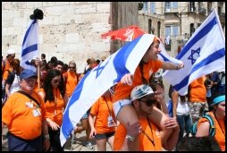 Wandelaars komen aan in Jeruzalem