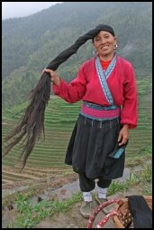 Yao Dame met errug lang Haar