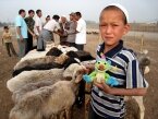 Tussen de schapen op de Zondagsmarkt in Kashgar